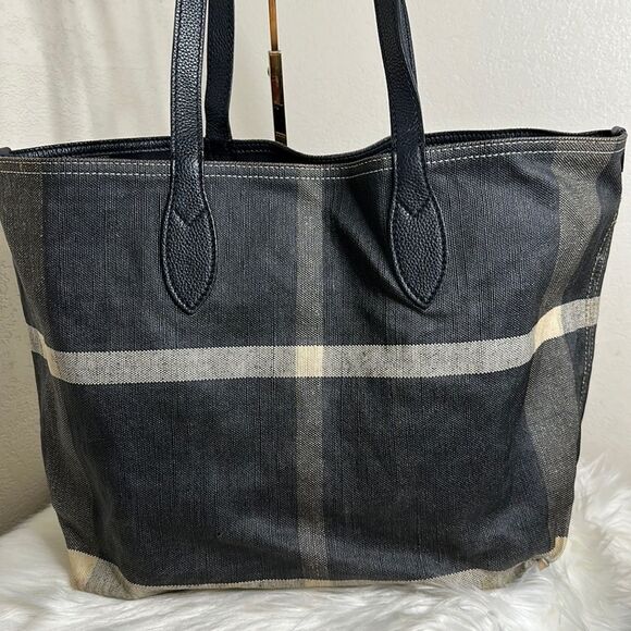 💯 Authentic Burberry Doodle Tote🍀 - Picture 12 of 16